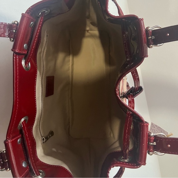 Burberry Baby Beaton patent leather bag - Picture 4 of 4